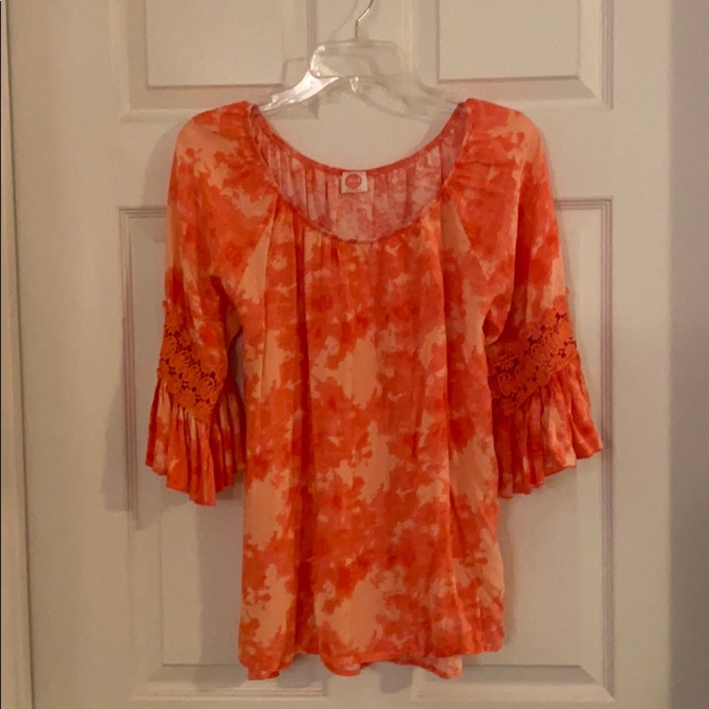 Super cute blouse.  3/4 Bell sleeve.
